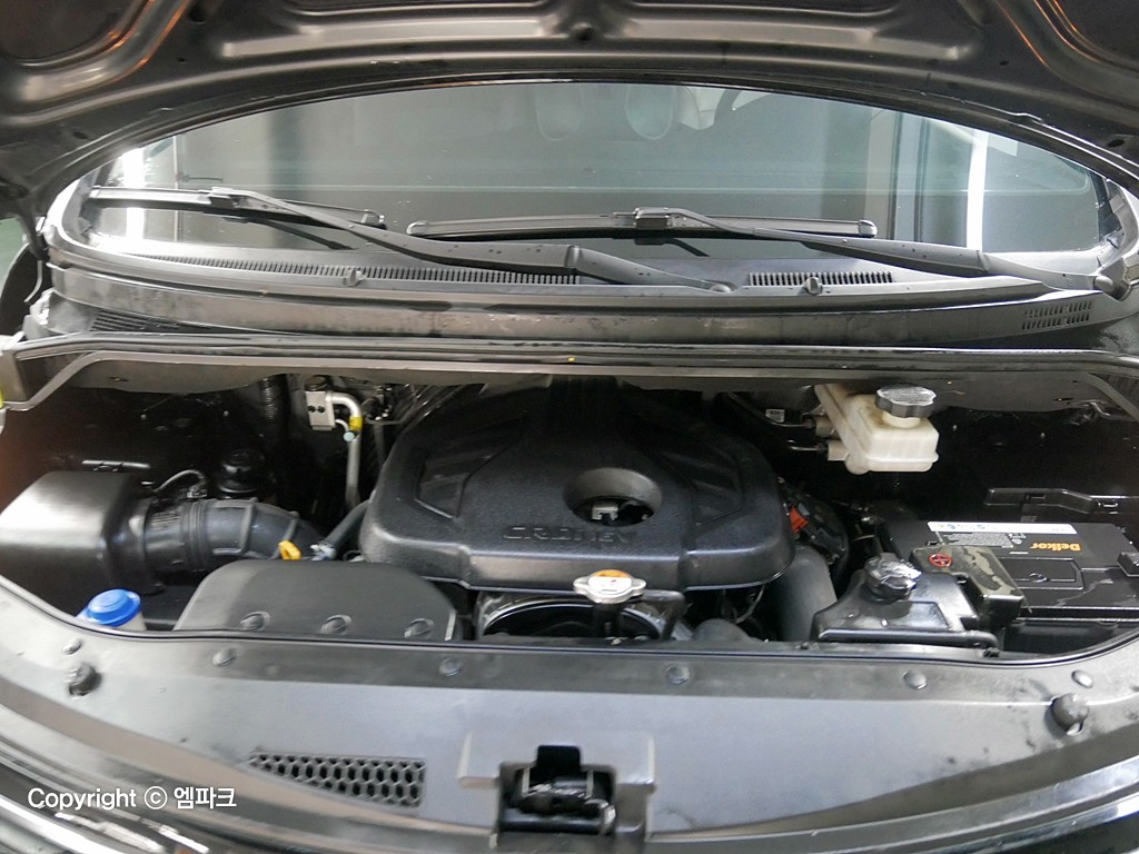 2017 HYUNDAI GRAND STAREX 5 -seater diesel van smart