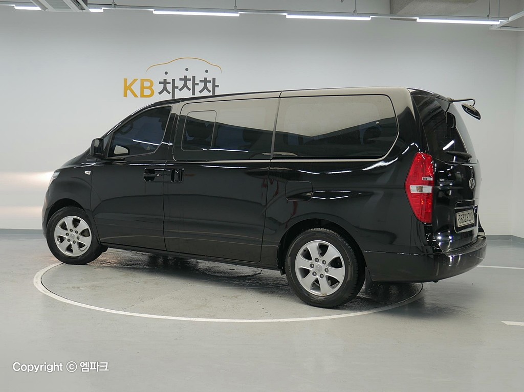 2019 HYUNDAI THE NEW GRAND STAREX 9 -seater diesel premium