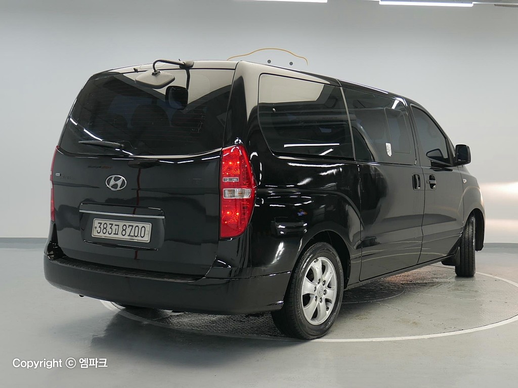 2019 HYUNDAI THE NEW GRAND STAREX 9 -seater diesel premium