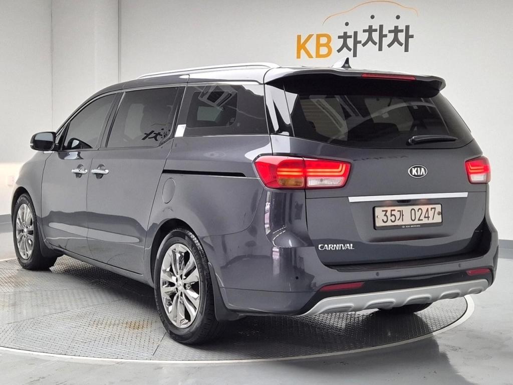 2017 KIA ALL NEW CARNIVAL 9 -seater diesel nobless