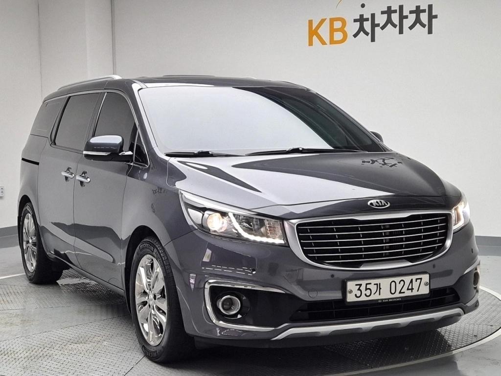 2017 KIA ALL NEW CARNIVAL 9 -seater diesel nobless