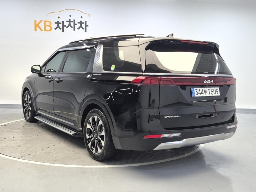 2023 KIA CARNIVAL (KA4) 9 -seater diesel signature