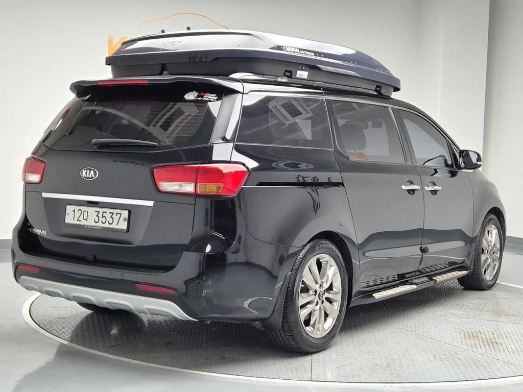2015 KIA ALL NEW CARNIVAL 9 -seater diesel nobless