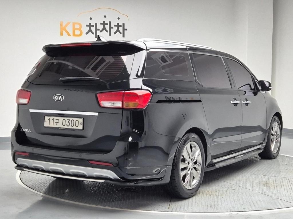 2017 KIA ALL NEW CARNIVAL 9 -seater diesel nobless