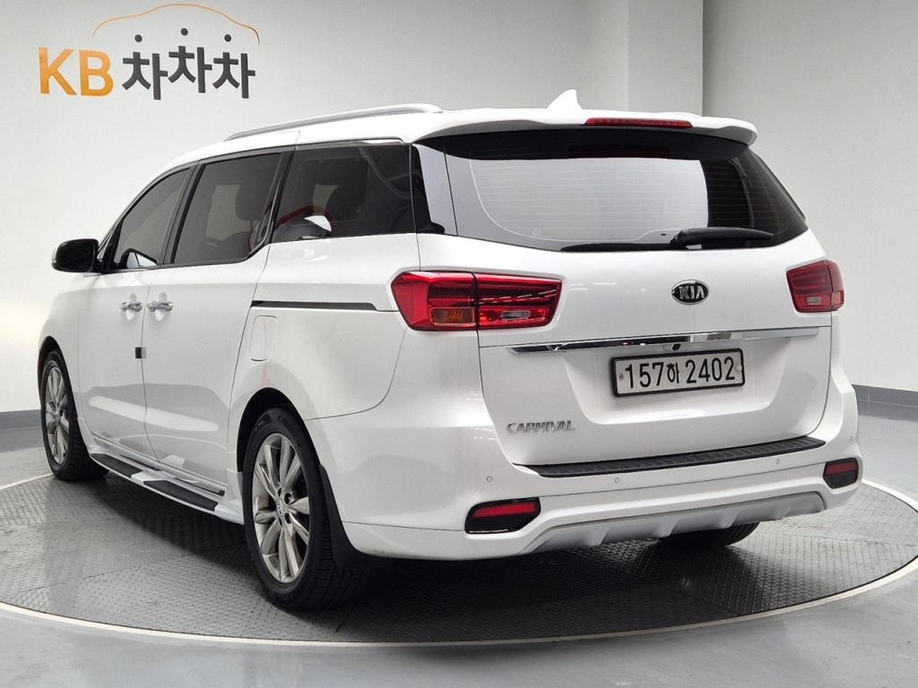 2020 KIA THE NEW CARNIVAL 9 -seater diesel Noblesse Special