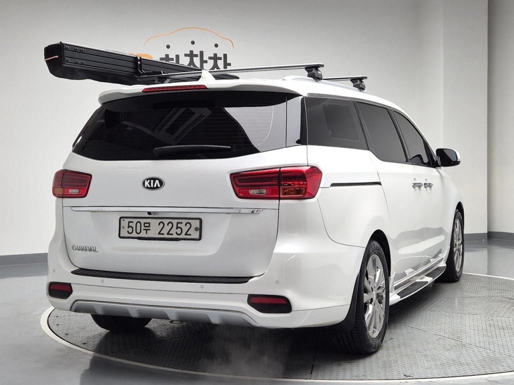 2019 KIA THE NEW CARNIVAL 9 -seater gasoline nobless
