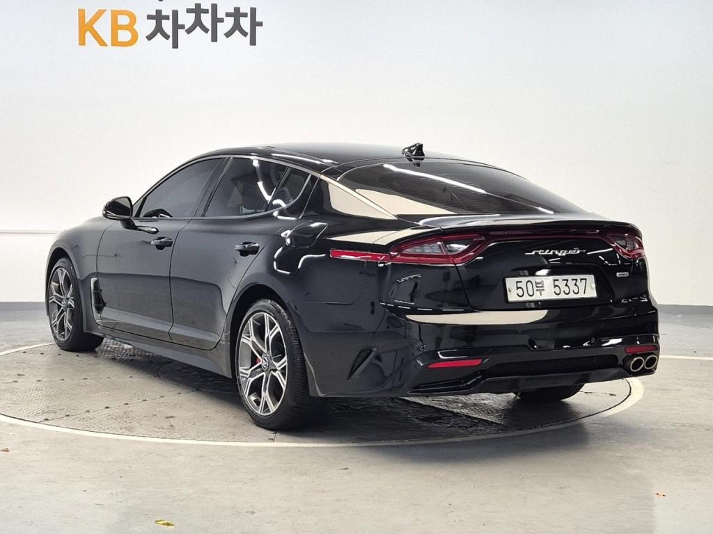 2019 KIA STINGER 