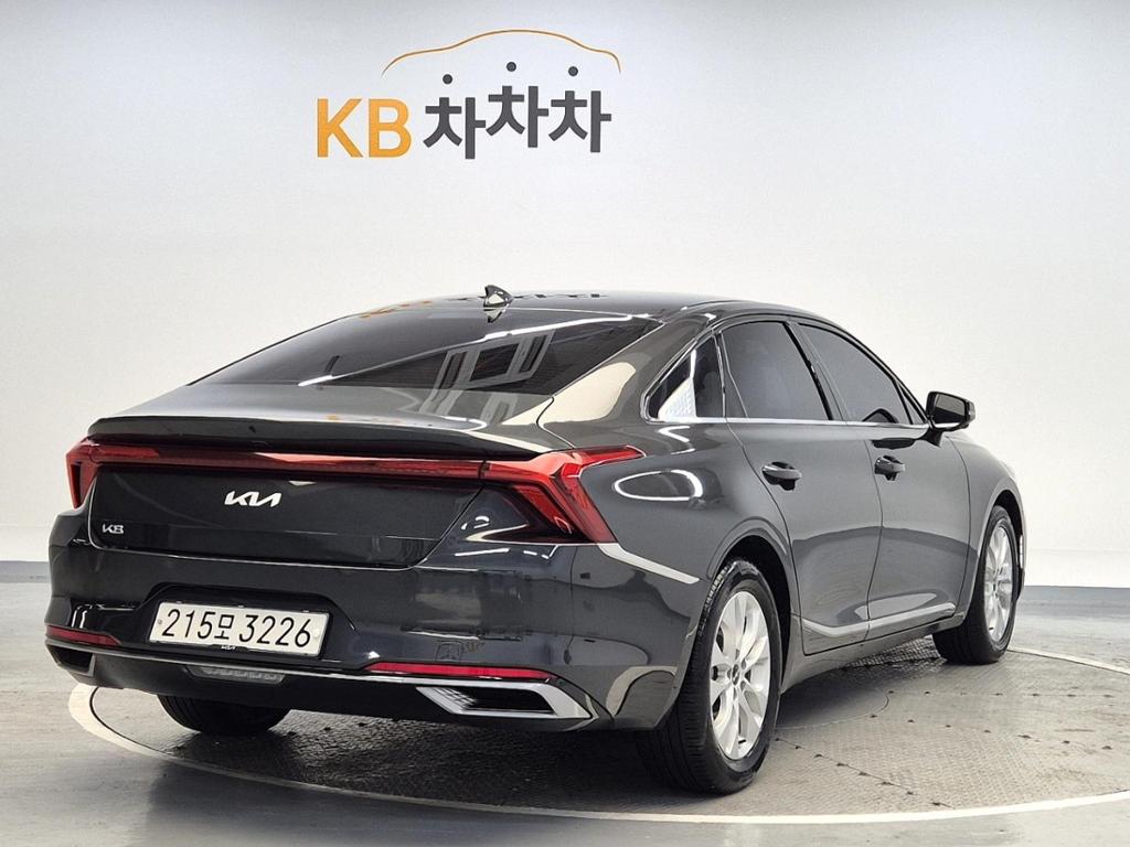 2022 KIA K8 