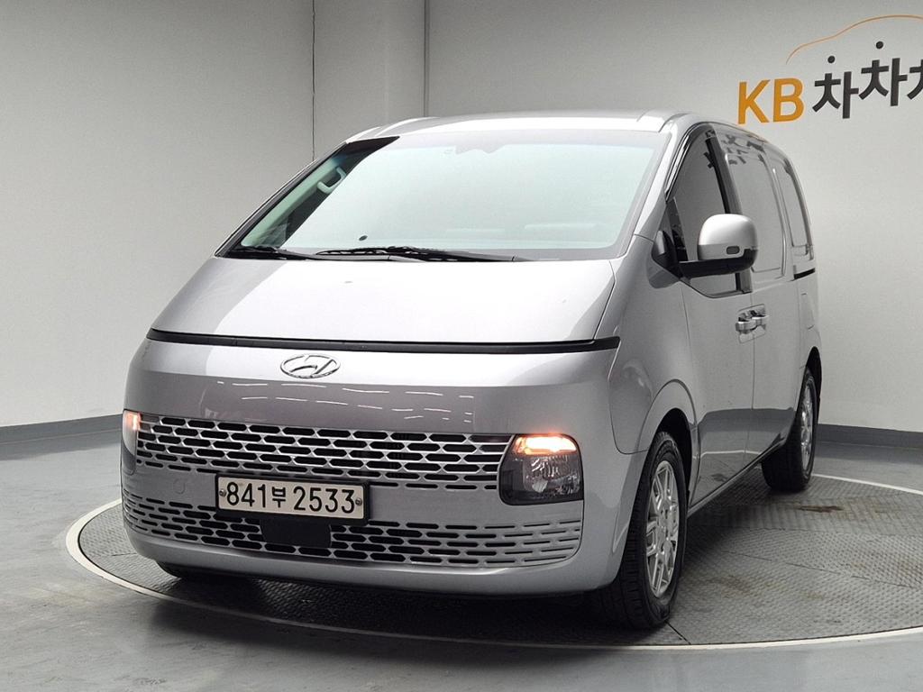 2023 HYUNDAI STARIA 
