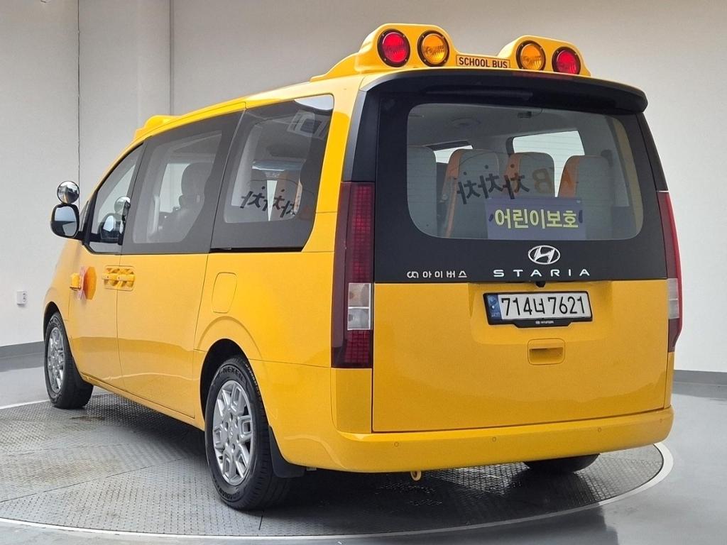 2022 HYUNDAI STARIA 