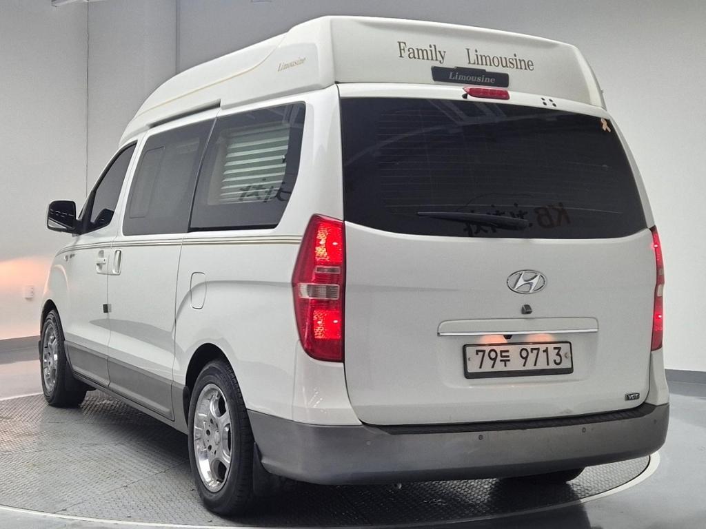 2011 HYUNDAI GRAND STAREX 