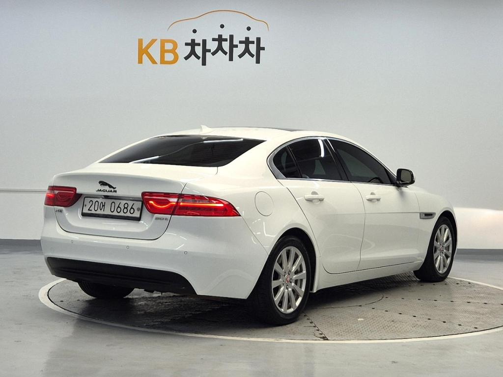 2016 JAGUAR XE 