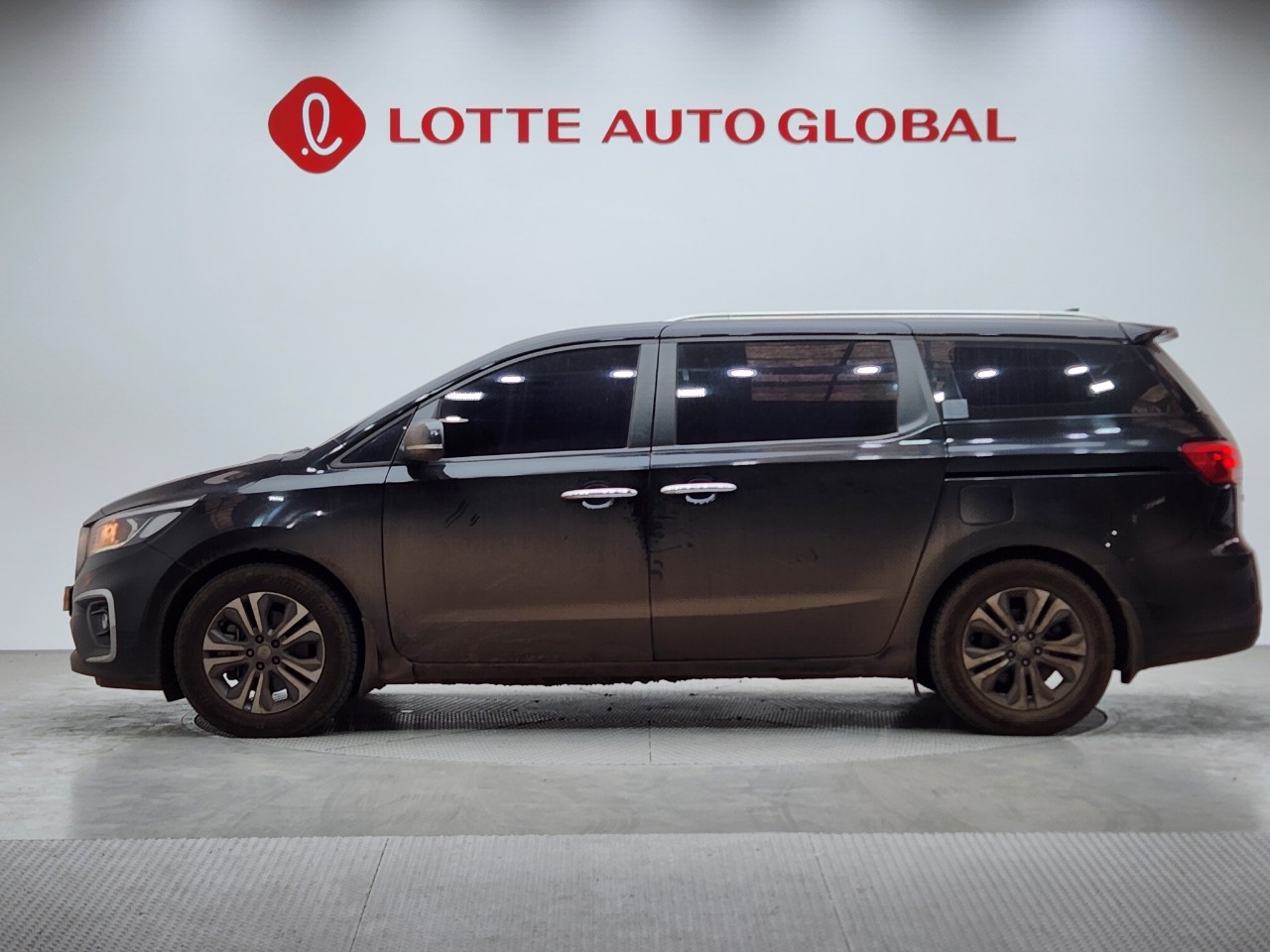 2019 KIA THE NEW CARNIVAL 9seat Diesel Luxury