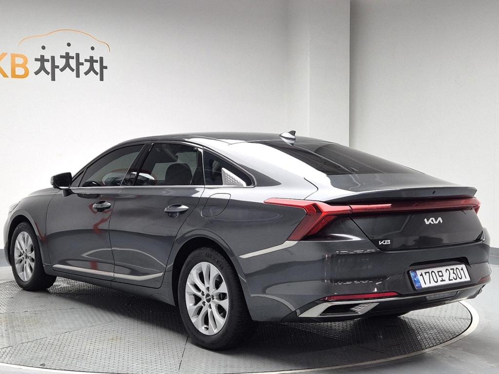 2022 KIA K8 