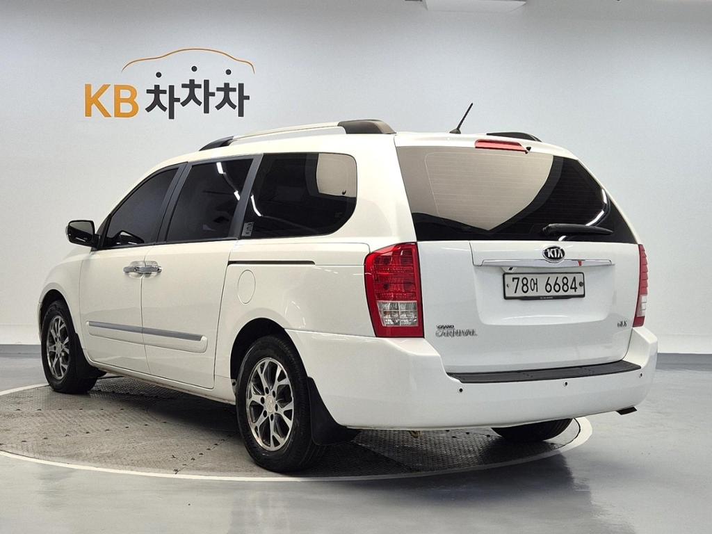 2014 KIA CARNIVAL R 
