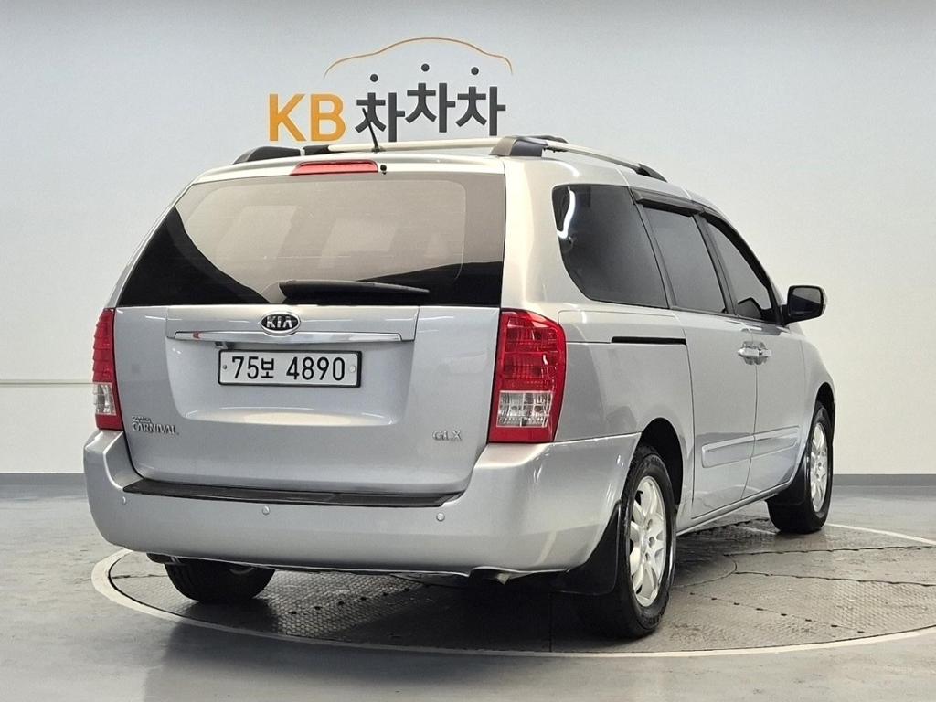 2011 KIA CARNIVAL R 