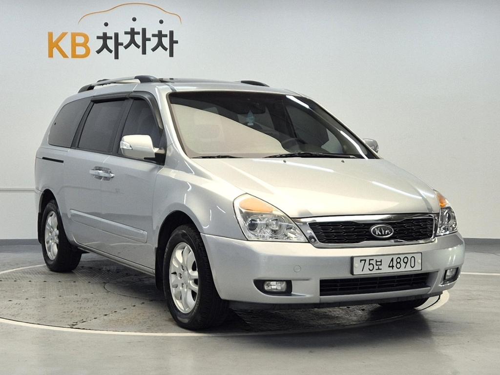 2011 KIA CARNIVAL R 
