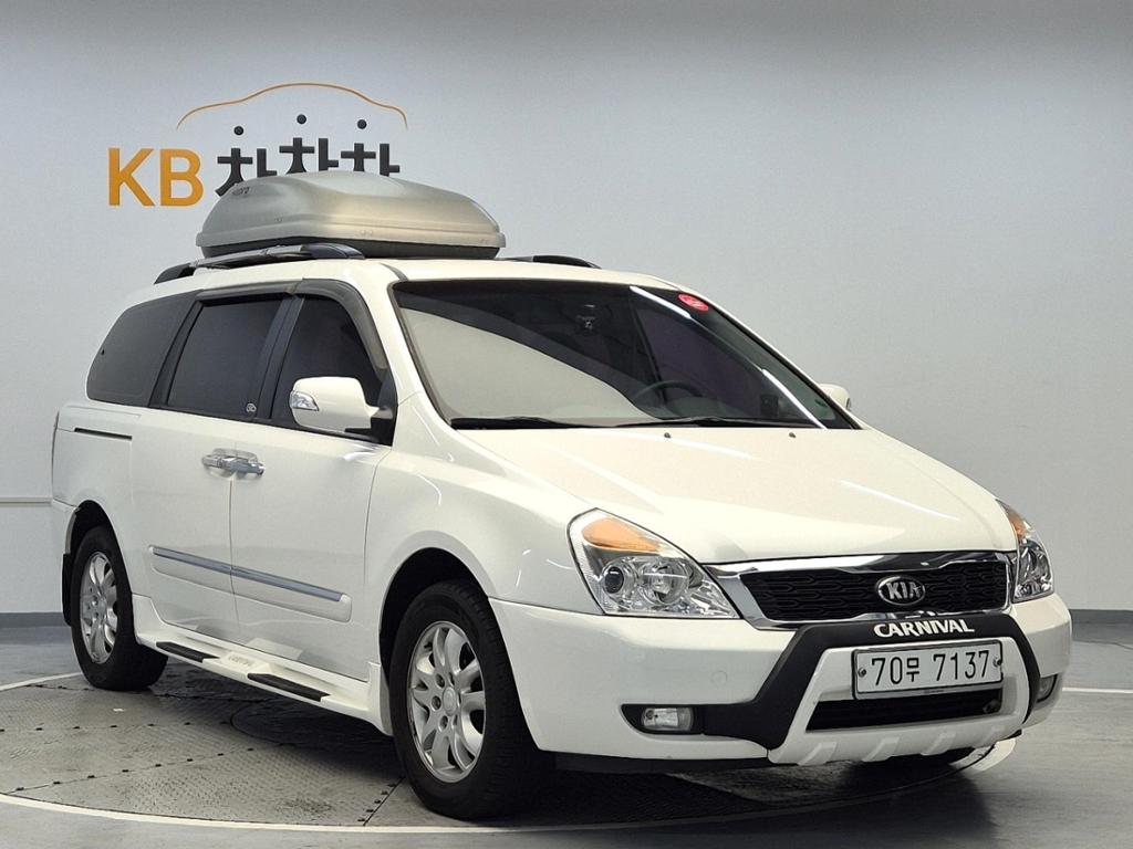 2013 KIA CARNIVAL R 