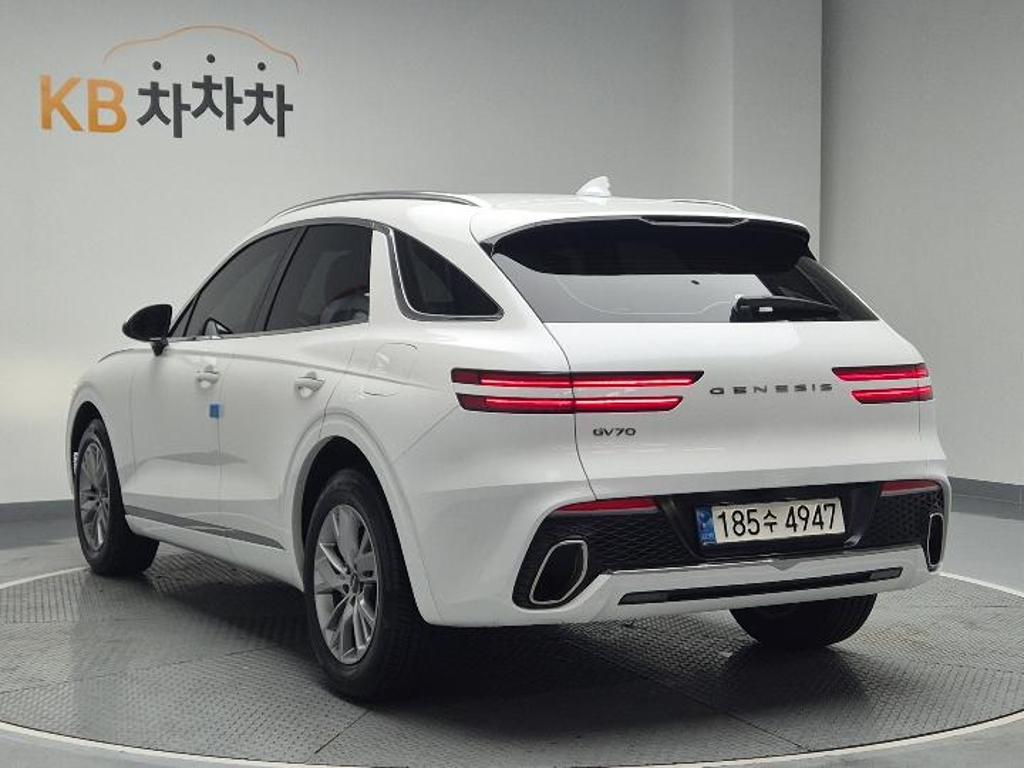 2022 GENESIS GV70 
