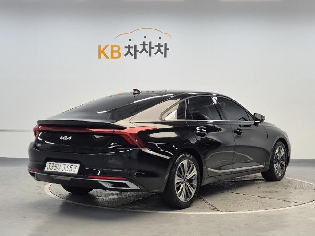 2022 KIA K8 