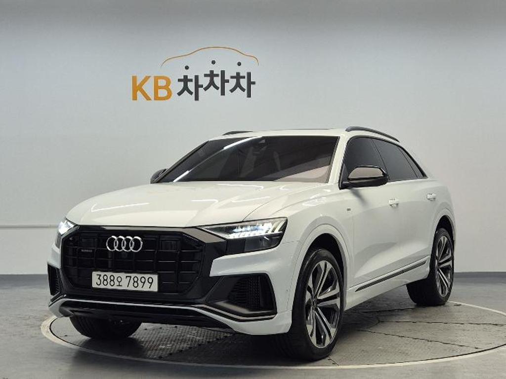 2023 AUDI Q8 