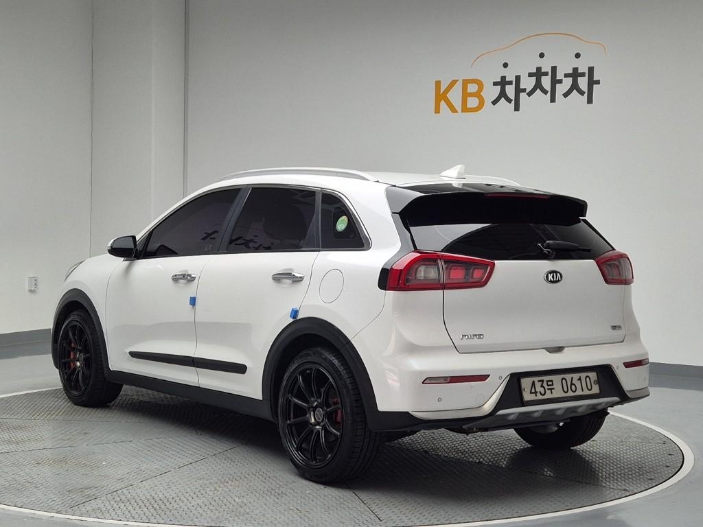 2017 KIA NIRO 