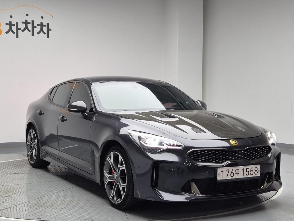 2019 KIA STINGER 