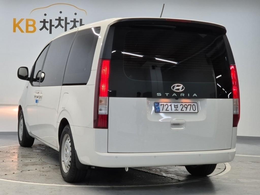 2022 HYUNDAI STARIA 