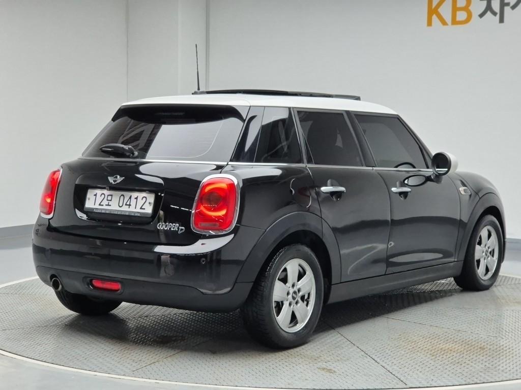 2016 MINI COOPER 