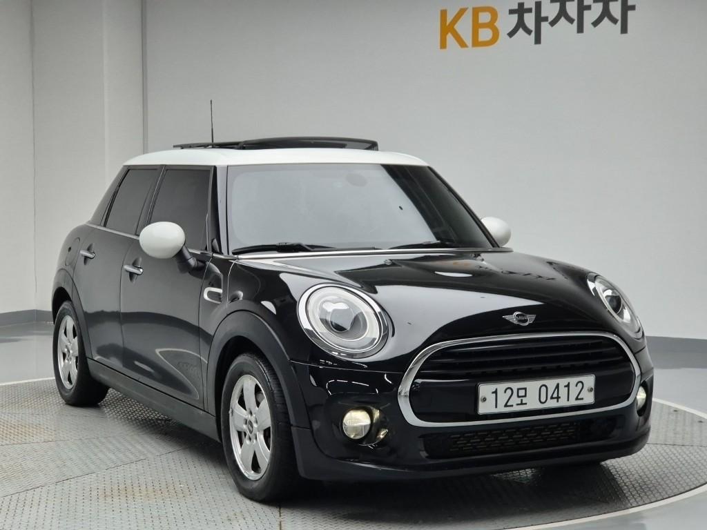 2016 MINI COOPER 