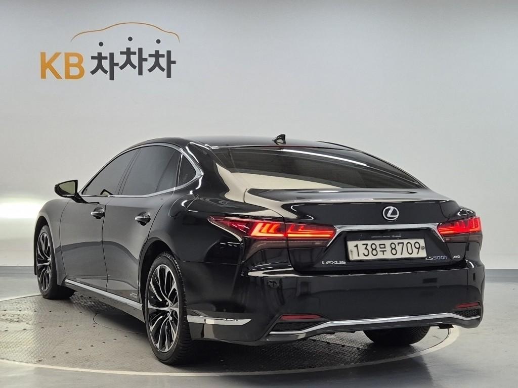 2022 LEXUS LS 