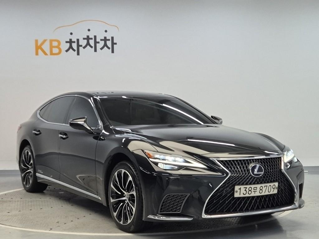 2022 LEXUS LS 