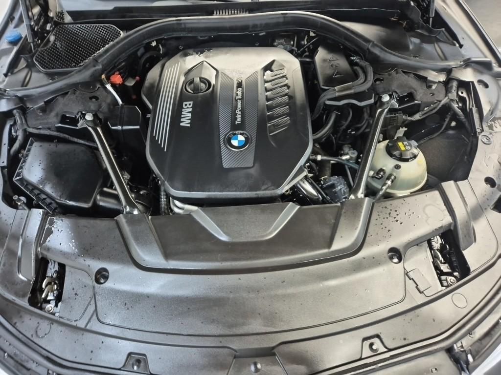 2016 BMW 7 SERIES (6Gen) 