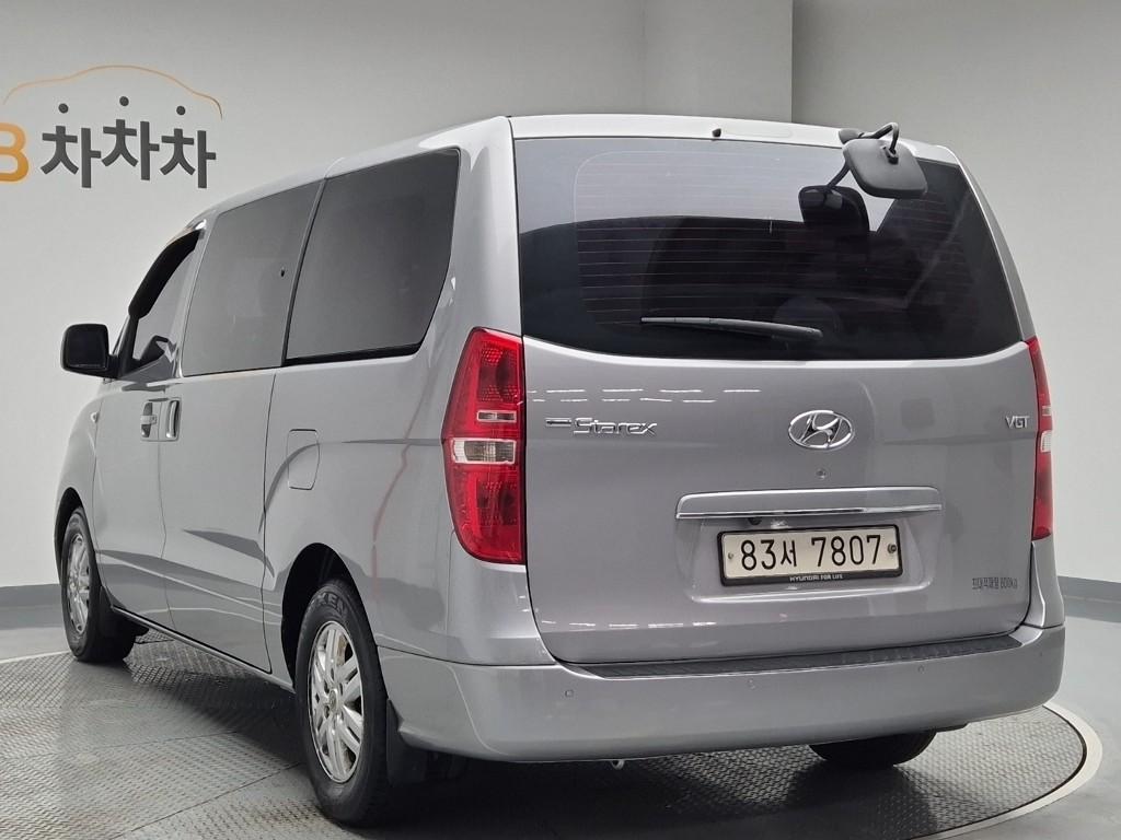 2017 HYUNDAI GRAND STAREX 