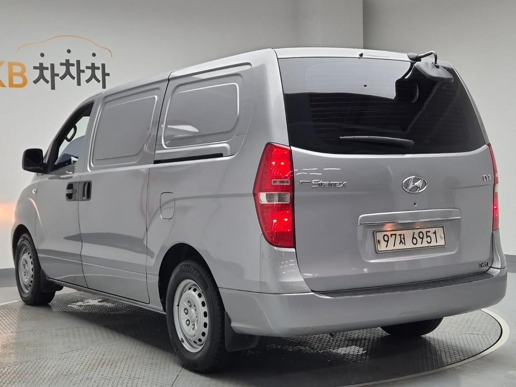 2011 HYUNDAI GRAND STAREX 