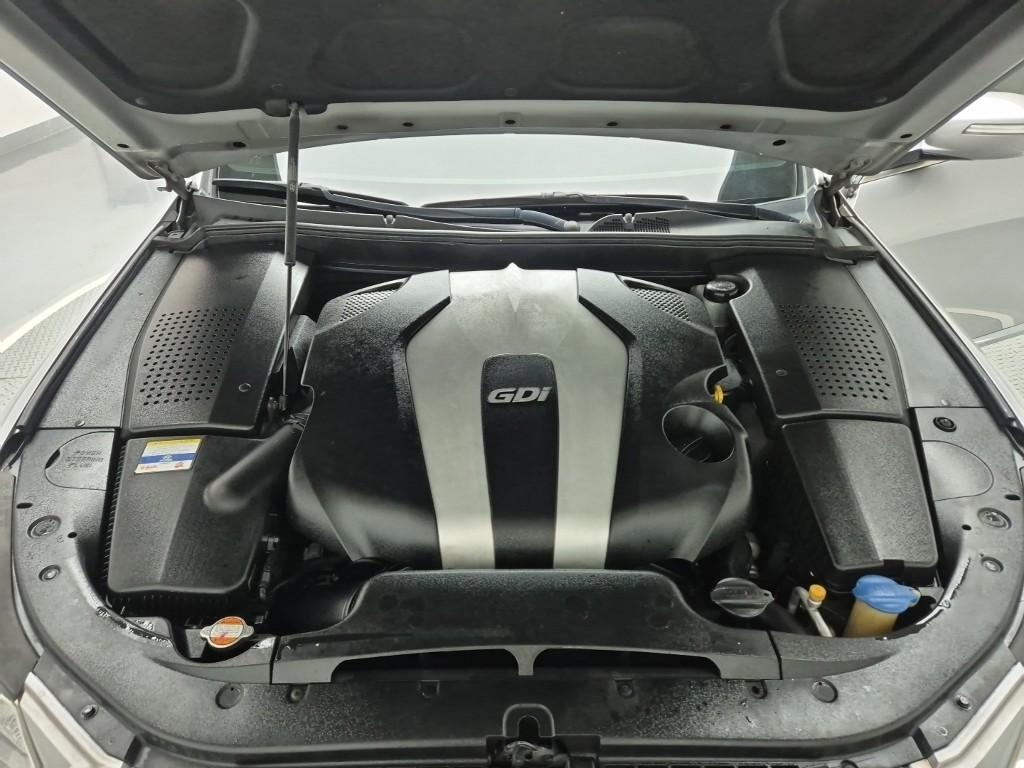 2012 HYUNDAI GENESIS 