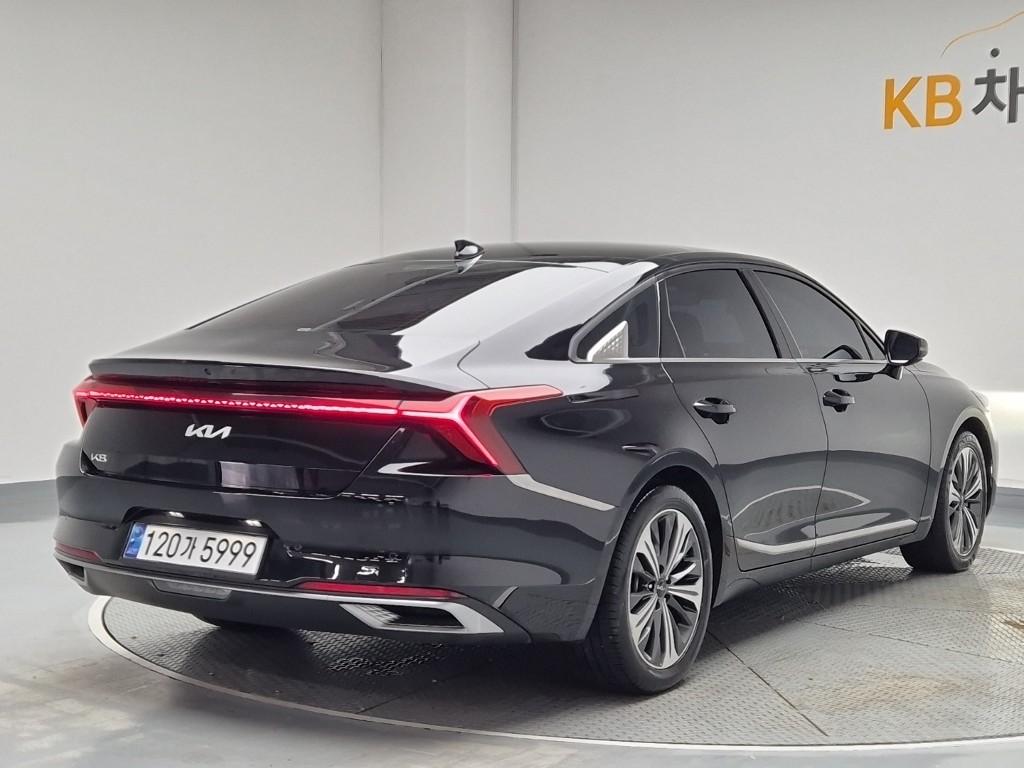 2022 KIA K8 