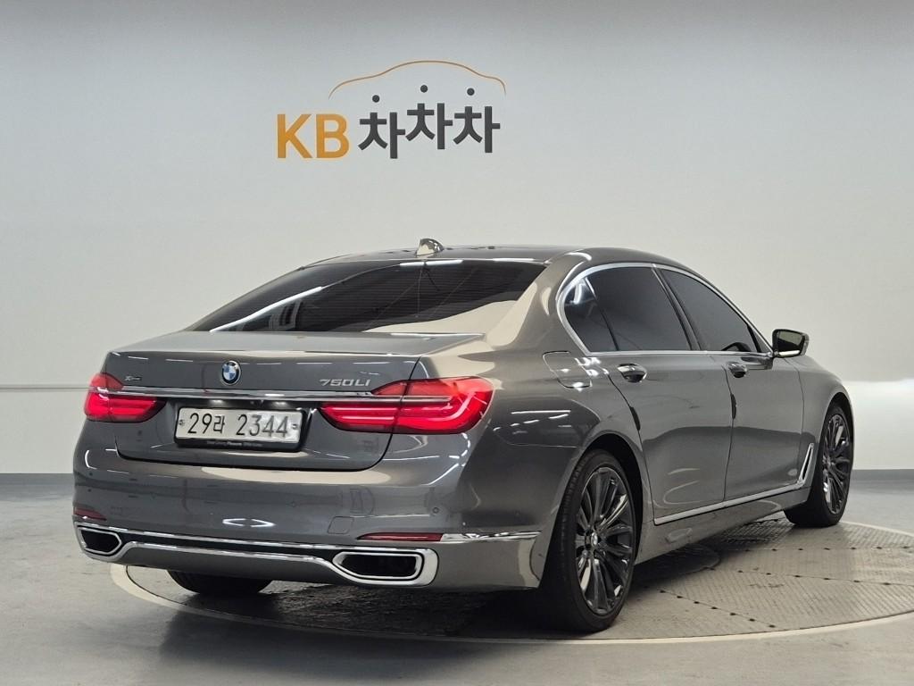 2017 BMW 7 SERIES (6Gen) 