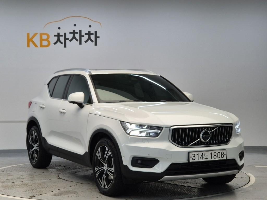2020 VOLVO XC40 
