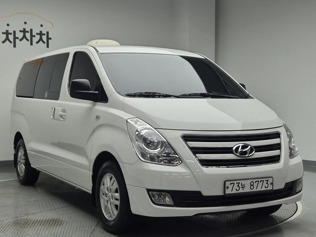 2017 HYUNDAI GRAND STAREX 