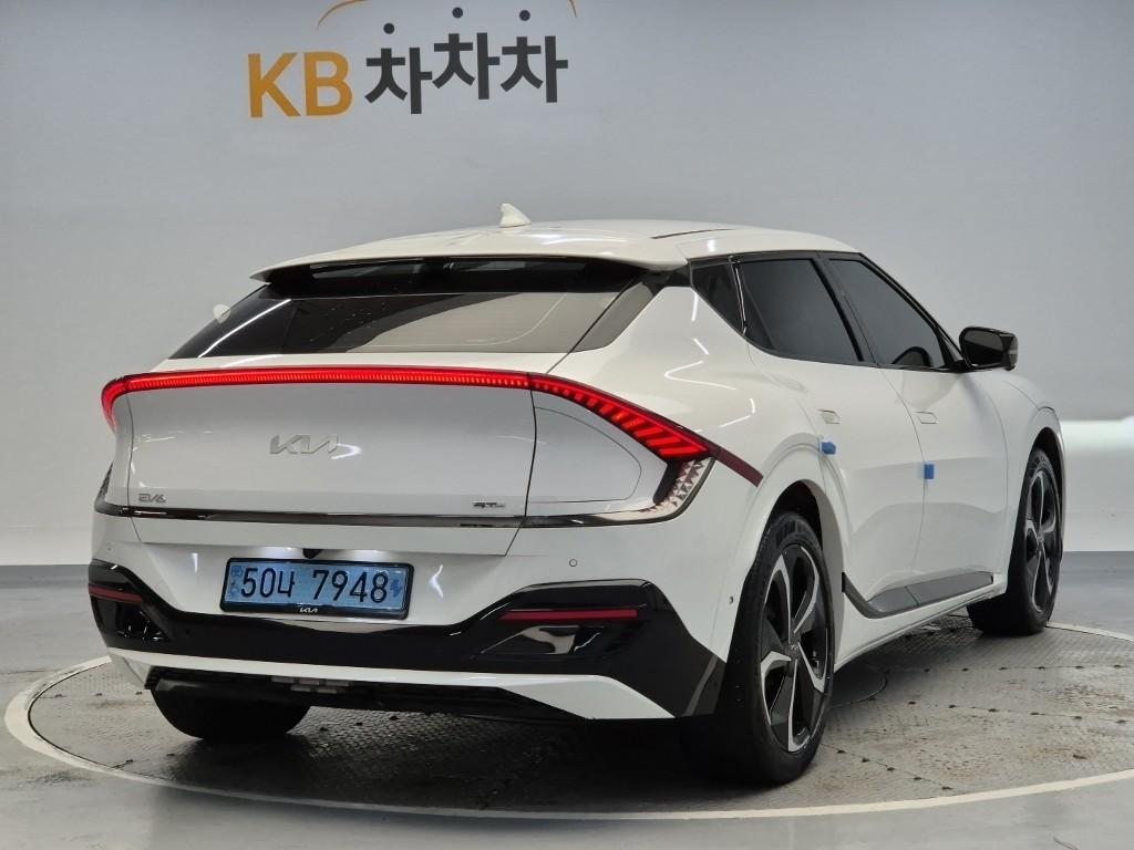 2022 KIA EV6 