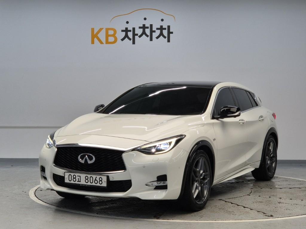 2017 INFINITI Q30 