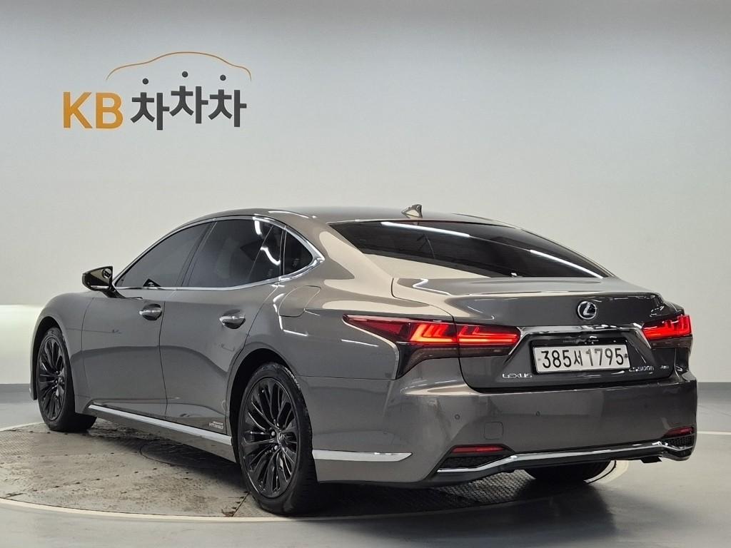 2022 LEXUS LS 