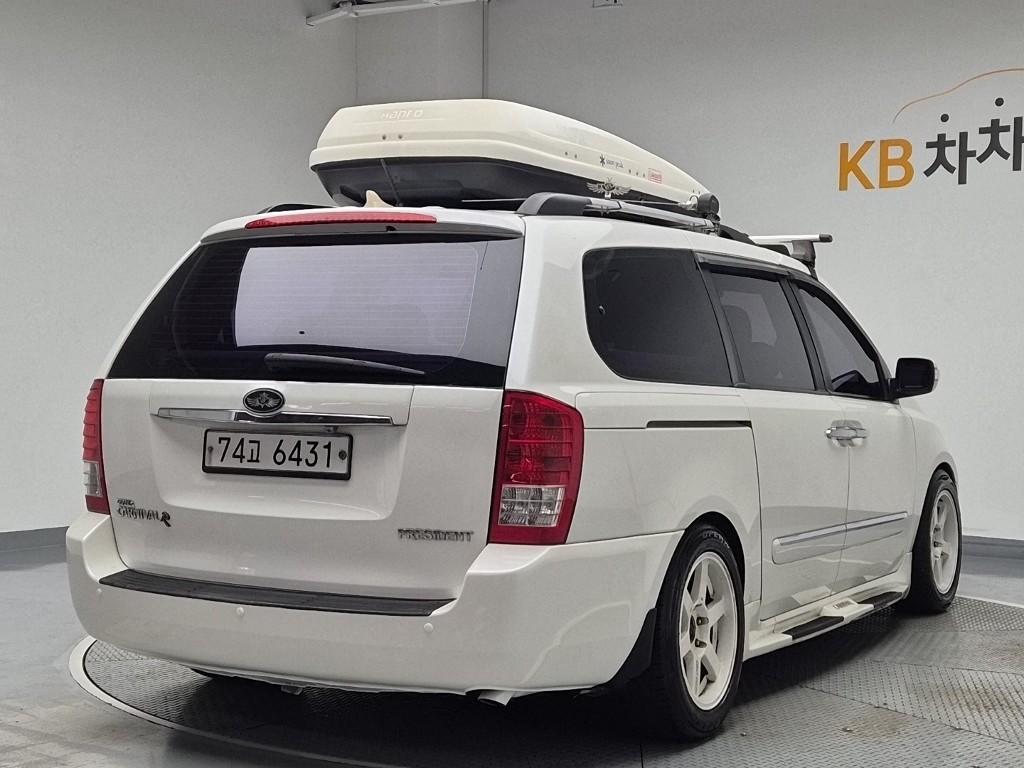 2011 KIA CARNIVAL R 