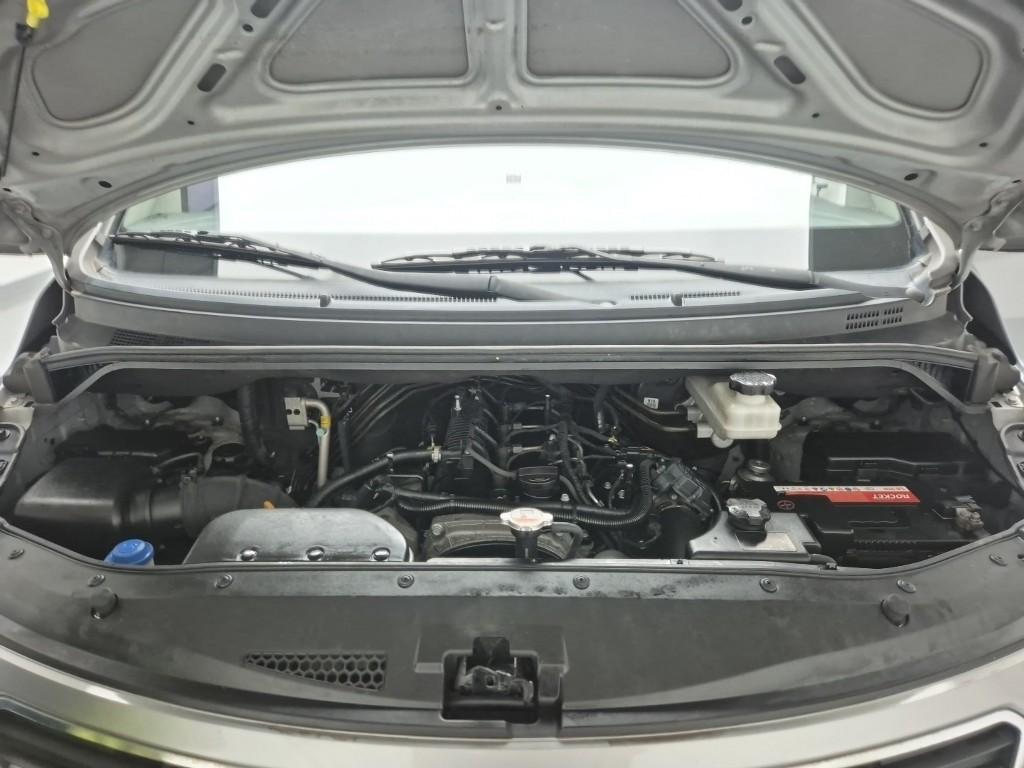 2017 HYUNDAI GRAND STAREX 