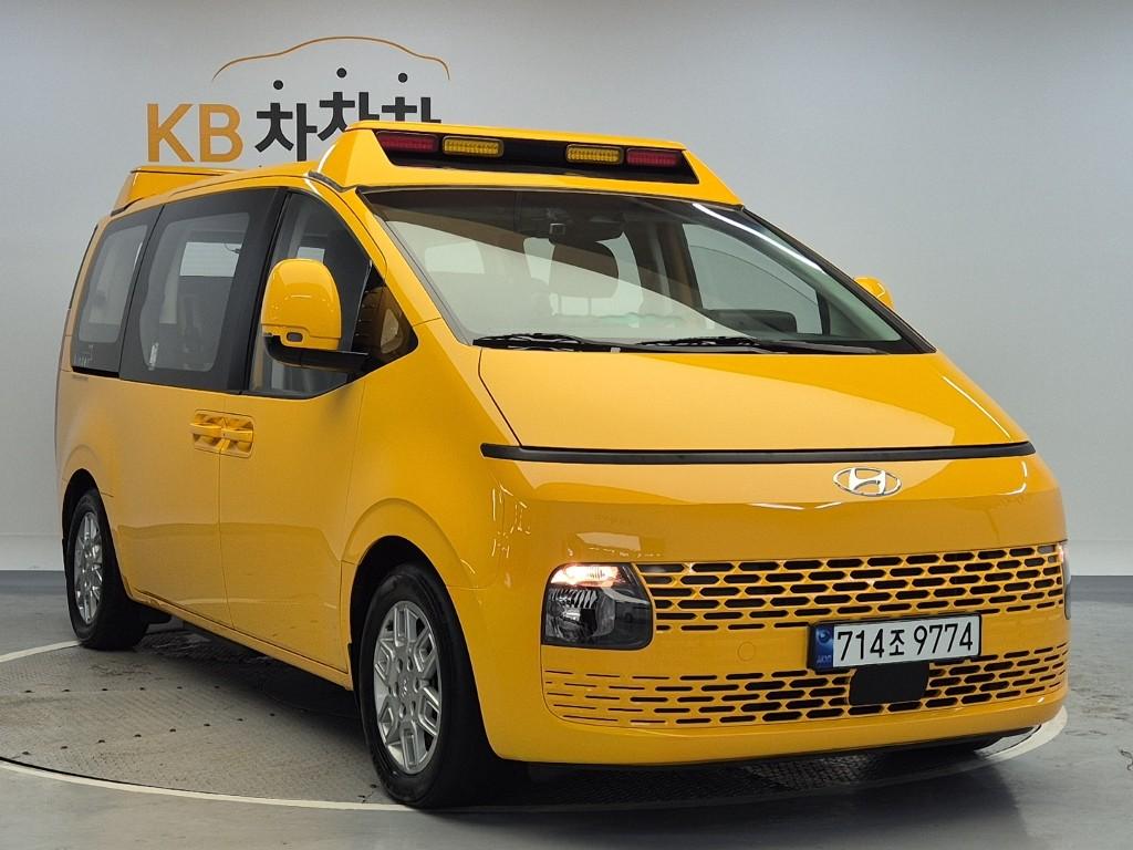 2023 HYUNDAI STARIA 