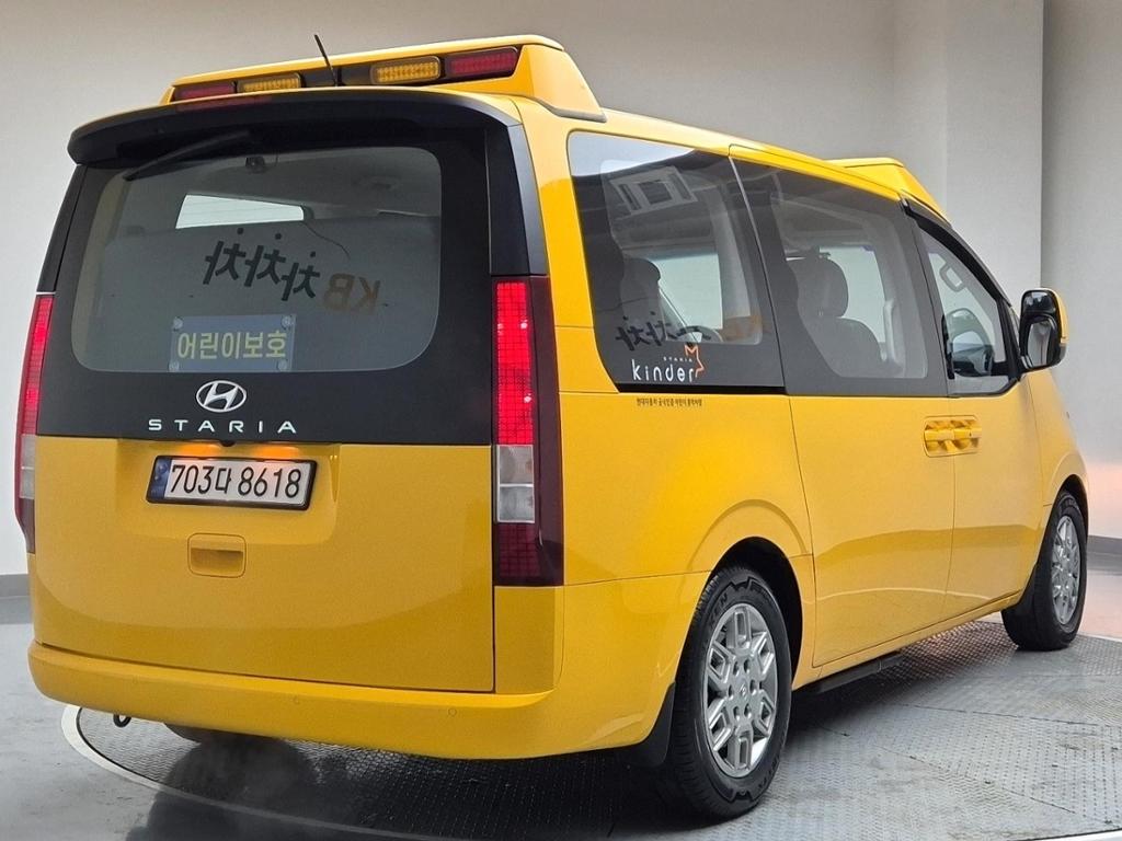 2023 HYUNDAI STARIA 