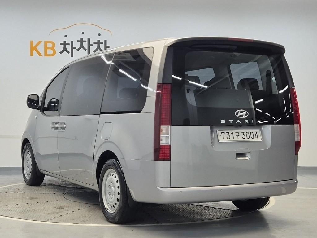 2022 HYUNDAI STARIA 
