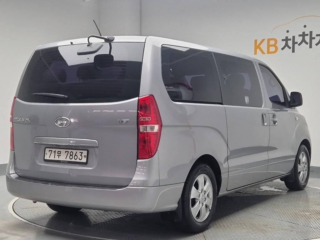 2018 HYUNDAI THE NEW GRAND STAREX 