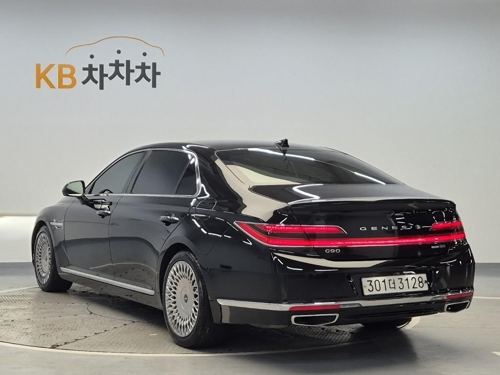 2019 GENESIS G90 